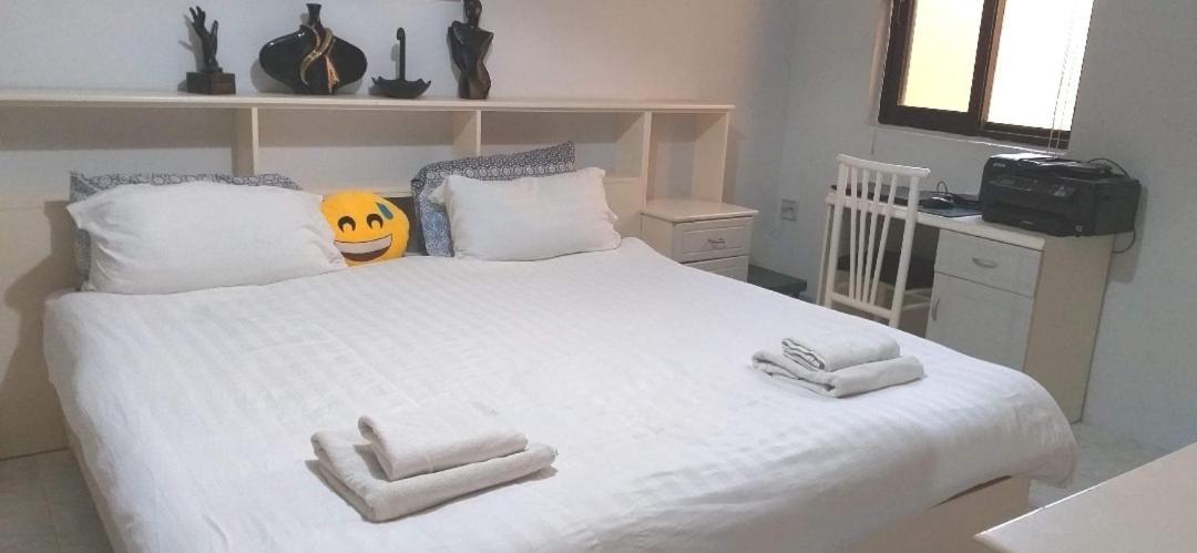 Private Room In Wonderful Sea View Apartment セント・ポールズ・ベイ 部屋 写真